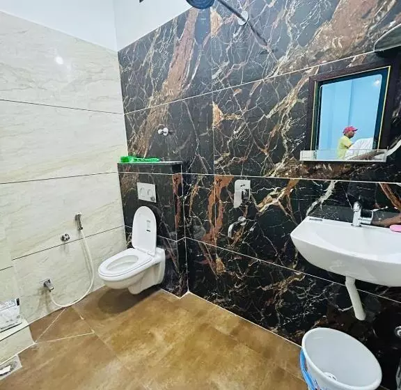 ペンション Shreeram Guest House !ujjain Near Mahakal Temple Fully! Aircondition Property With Parking!