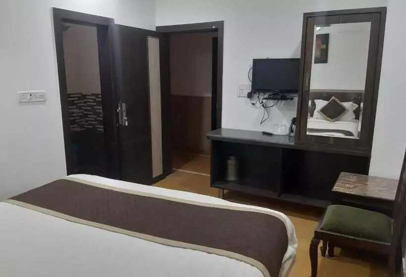 Golden Sandstone Hotel Safaris