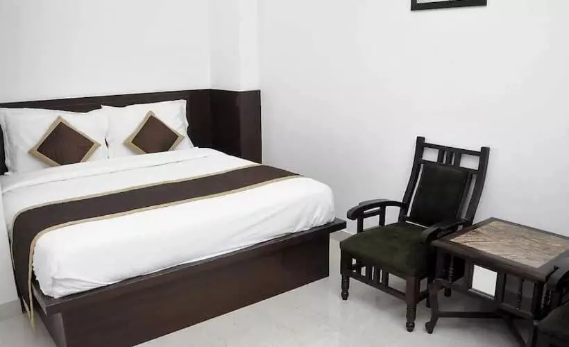 Golden Sandstone Hotel Safaris