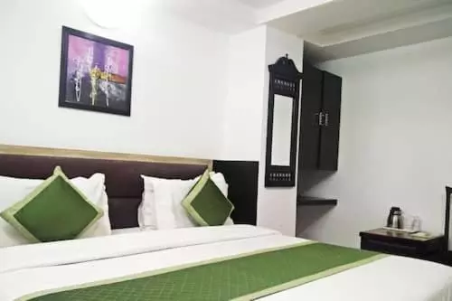 Golden Sandstone Hotel Safaris