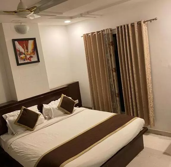Golden Sandstone Hotel Safaris