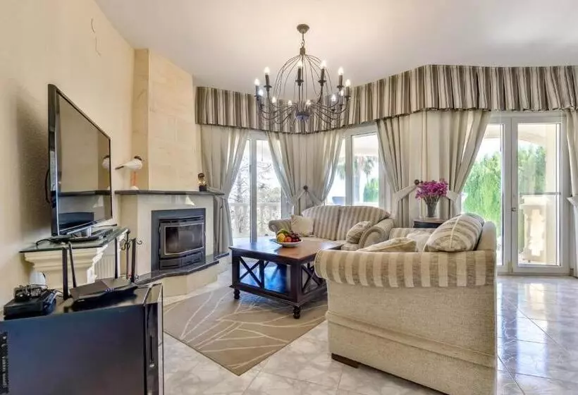 Majatalo Villa Fortuna   Apartamentos у Estudios Para Vacaciones Con Piscina Común, Calpe