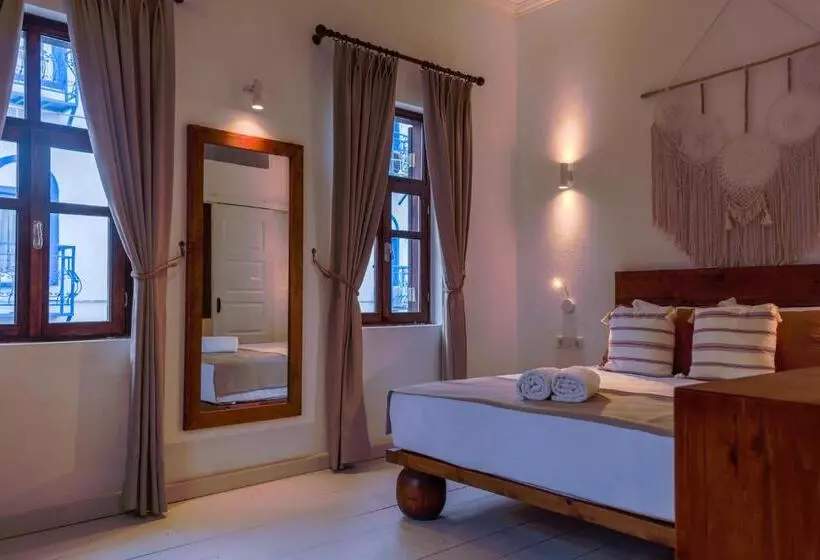 Hotelli Ni̇yama Mari̇na Butik