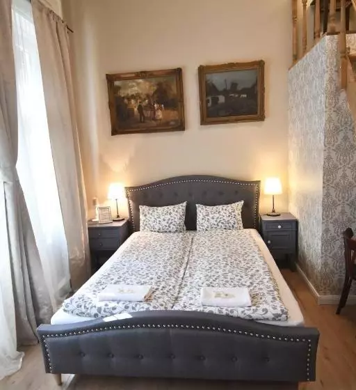 Aamiaismajoitus (B&B) Tulipán Villa Panzió