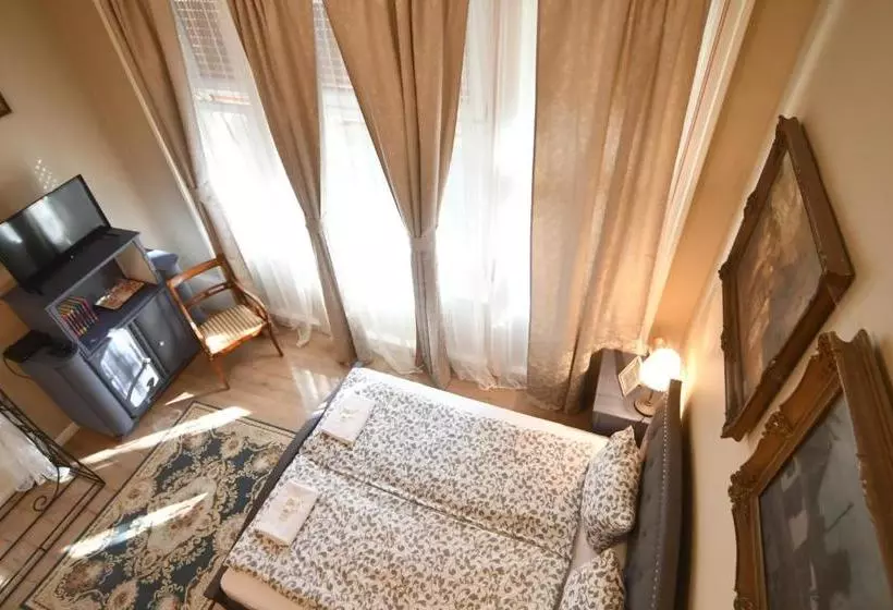 Aamiaismajoitus (B&B) Tulipán Villa Panzió
