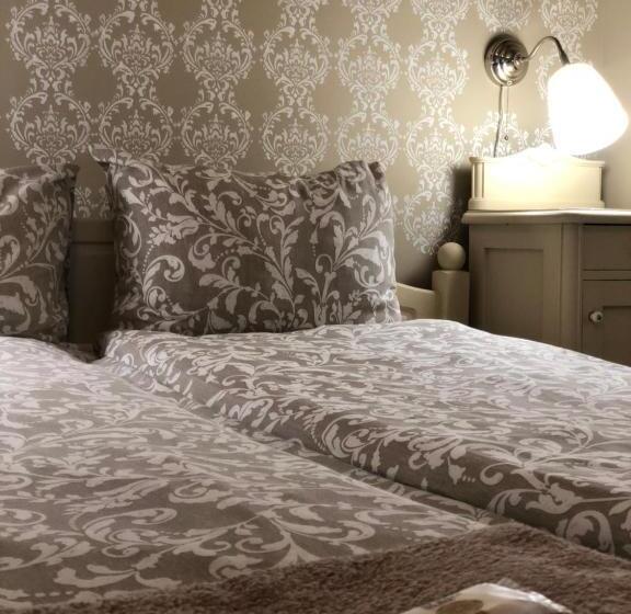 住宿加早餐  Tulipán Villa Panzió