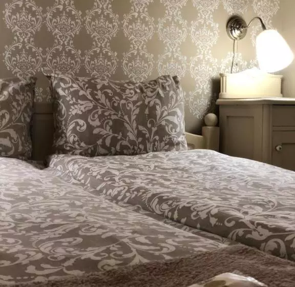 Aamiaismajoitus (B&B) Tulipán Villa Panzió