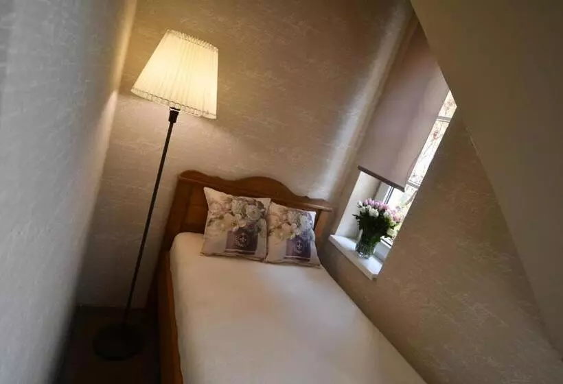 Aamiaismajoitus (B&B) Tulipán Villa Panzió