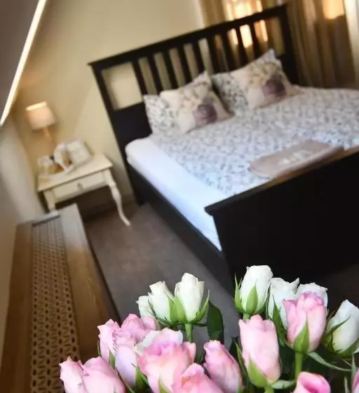 Aamiaismajoitus (B&B) Tulipán Villa Panzió