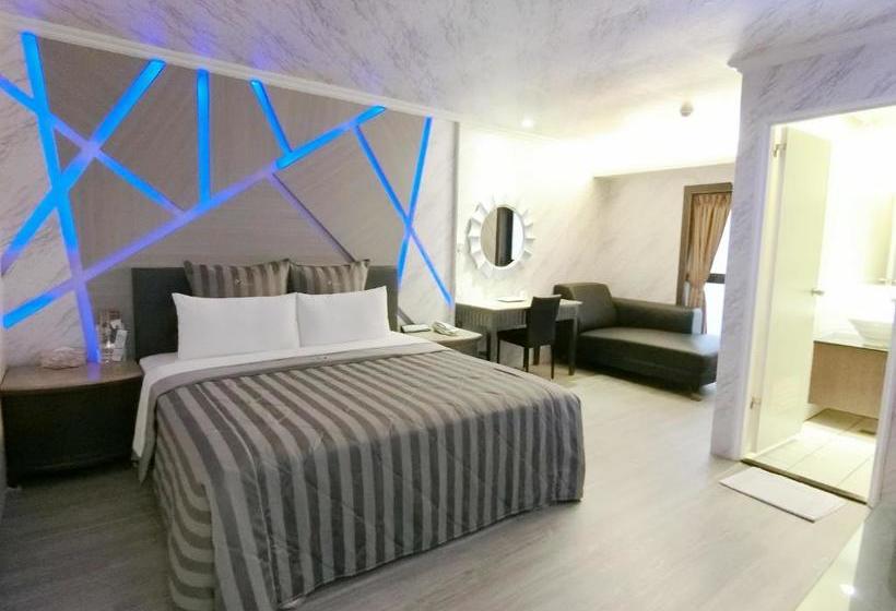 Full Moon Boutique Motel