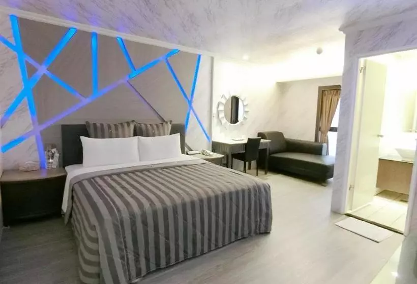 Full Moon Boutique Motel