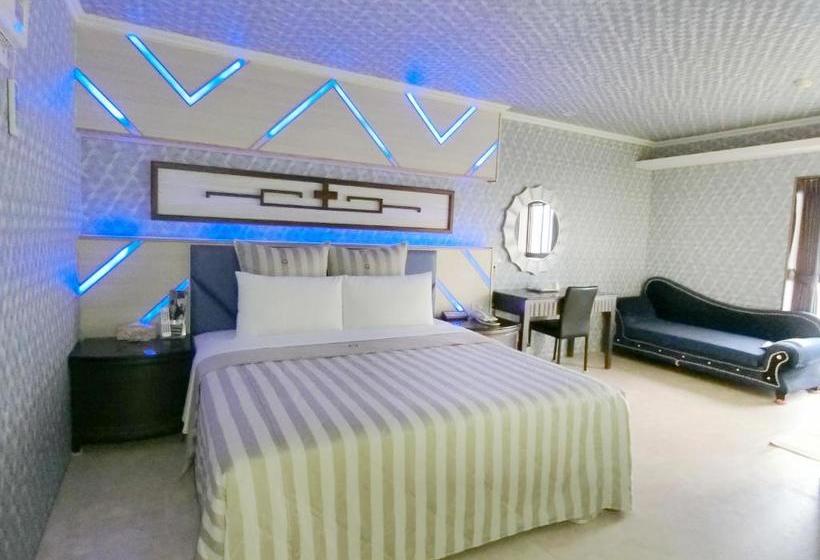 Full Moon Boutique Motel