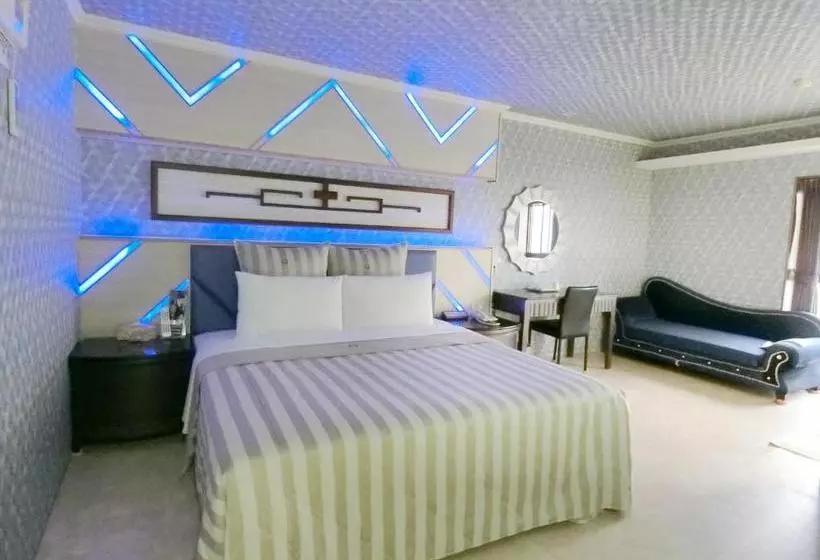 Full Moon Boutique Motel