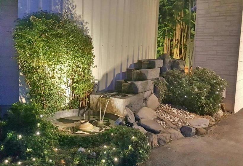 Full Moon Boutique Motel