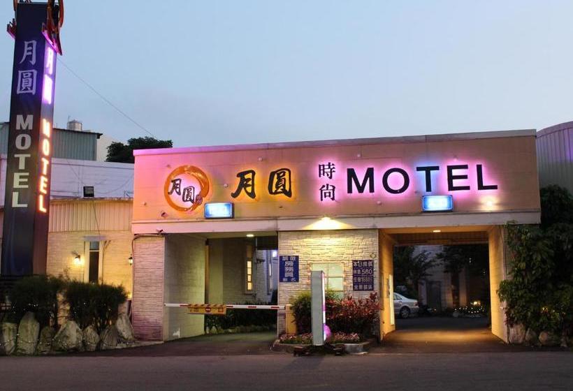 Full Moon Boutique Motel