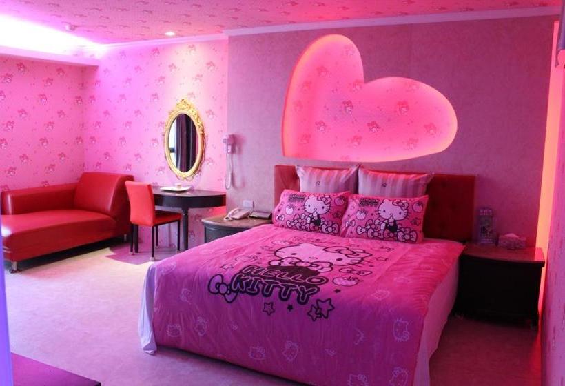 Full Moon Boutique Motel