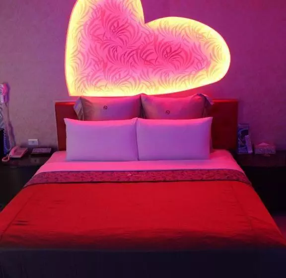 Full Moon Boutique Motel