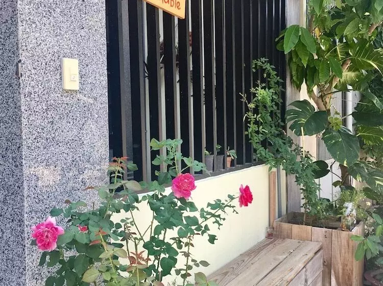 هتل Birdnests