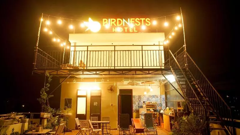 هتل Birdnests