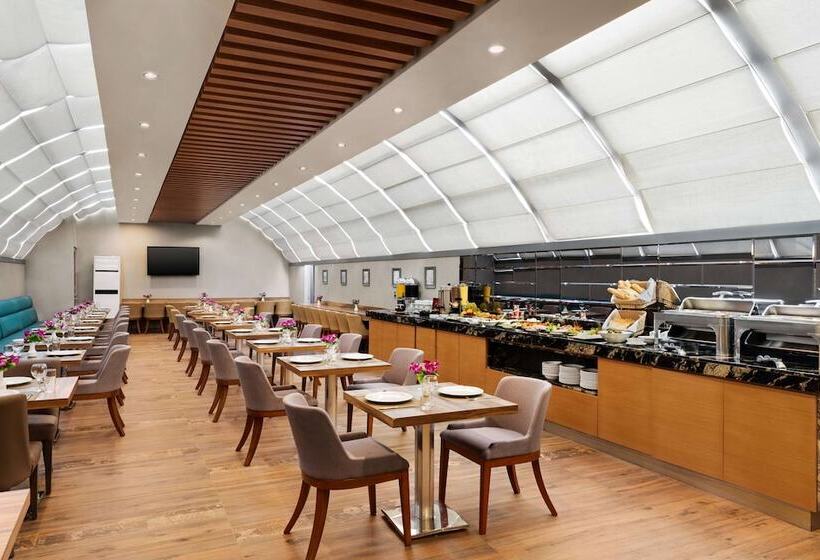 هتل Tbilisi Chambers, Trademark Collection By Wyndham