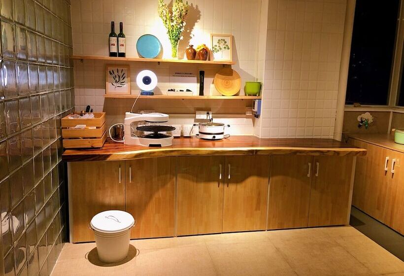 Phoenix Egg Youth Hostel