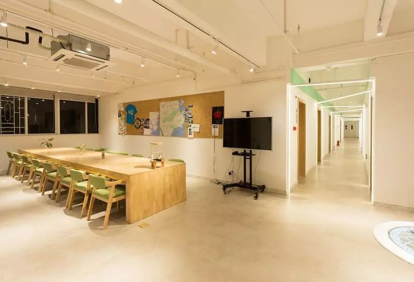 Phoenix Egg Youth Hostel
