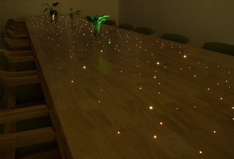 Phoenix Egg Youth Hostel