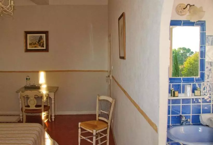 تختخواب و صبحانه Bastide Du Pin