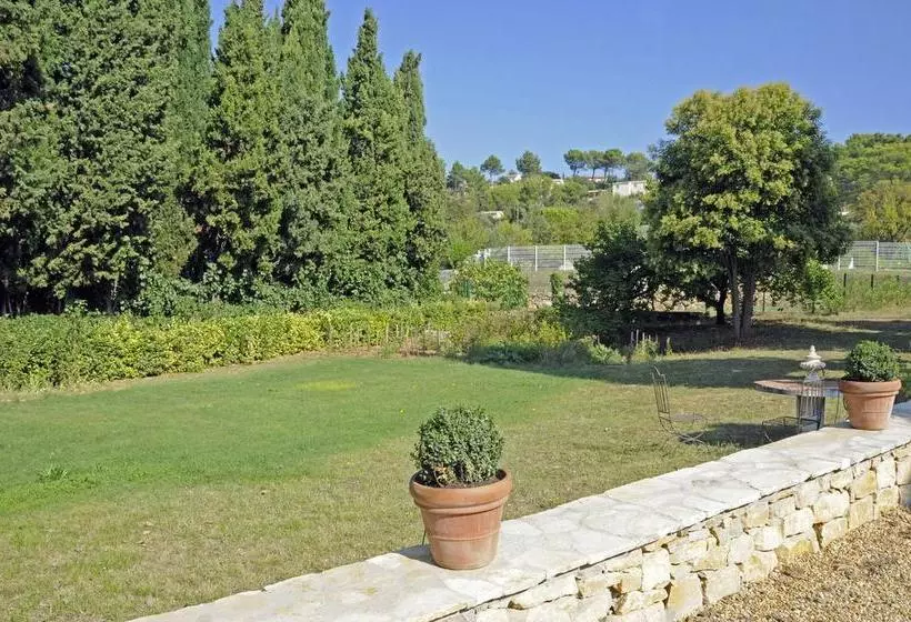 تختخواب و صبحانه Bastide Du Pin
