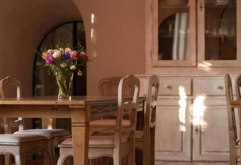 تختخواب و صبحانه Bastide Du Pin
