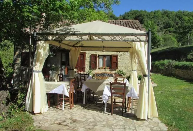 Aamiaismajoitus (B&B) Le Querce Di Campolungo