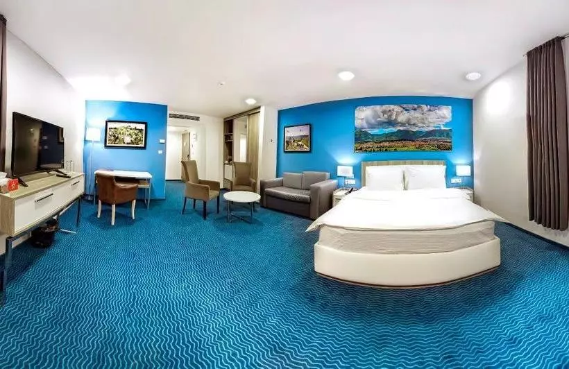 Central Hotel, Fitness And Spa