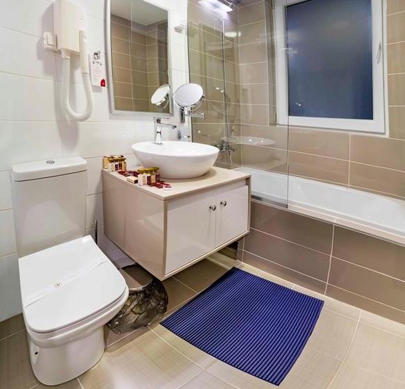 Central Hotel, Fitness And Spa