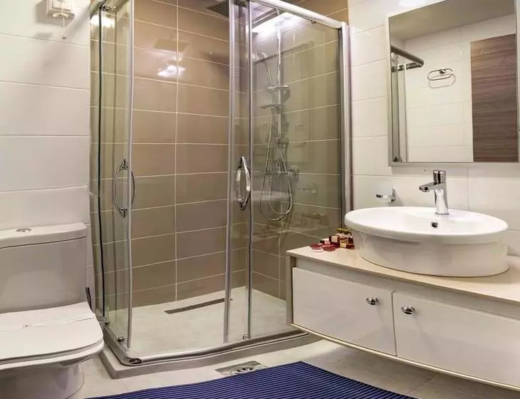 Central Hotel, Fitness And Spa