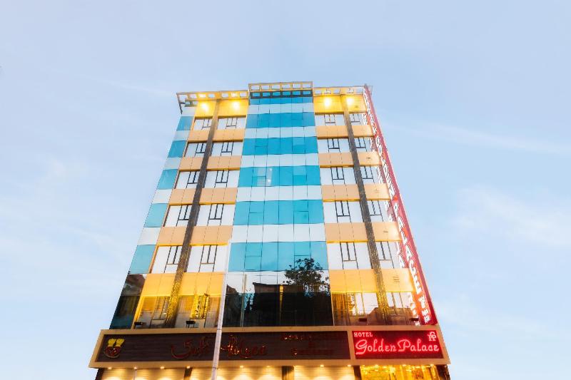 בית מלון כפרי Capital O 8565  Golden Palace