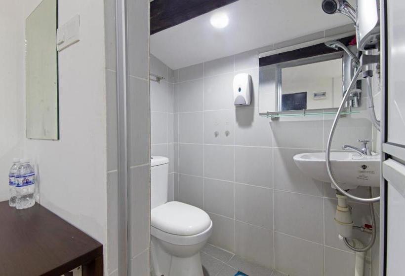 Отель Charlies Boutique