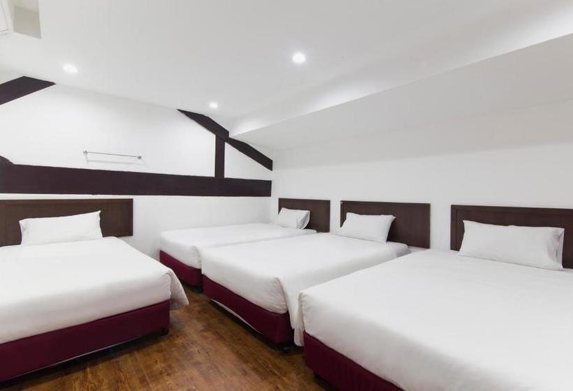 Отель Charlies Boutique