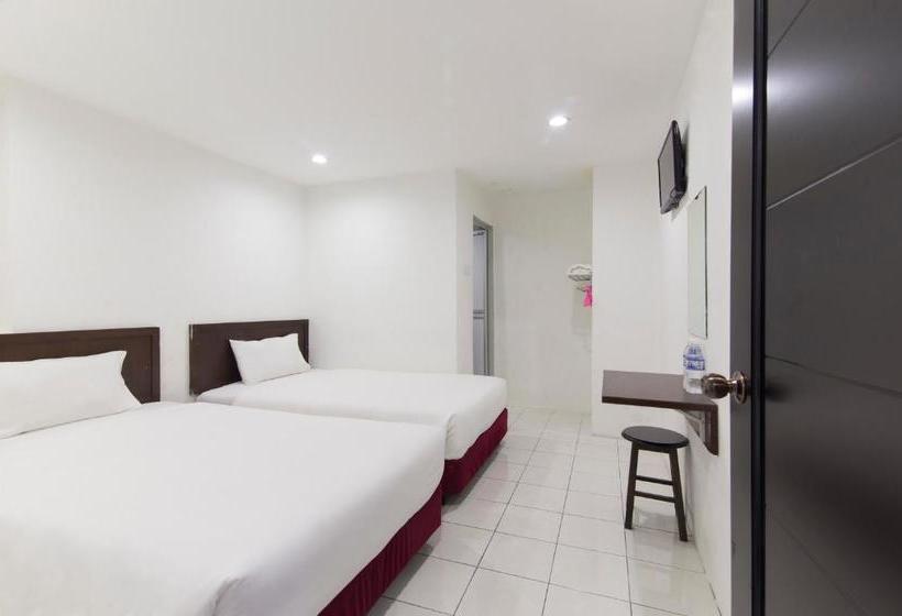 Отель Charlies Boutique