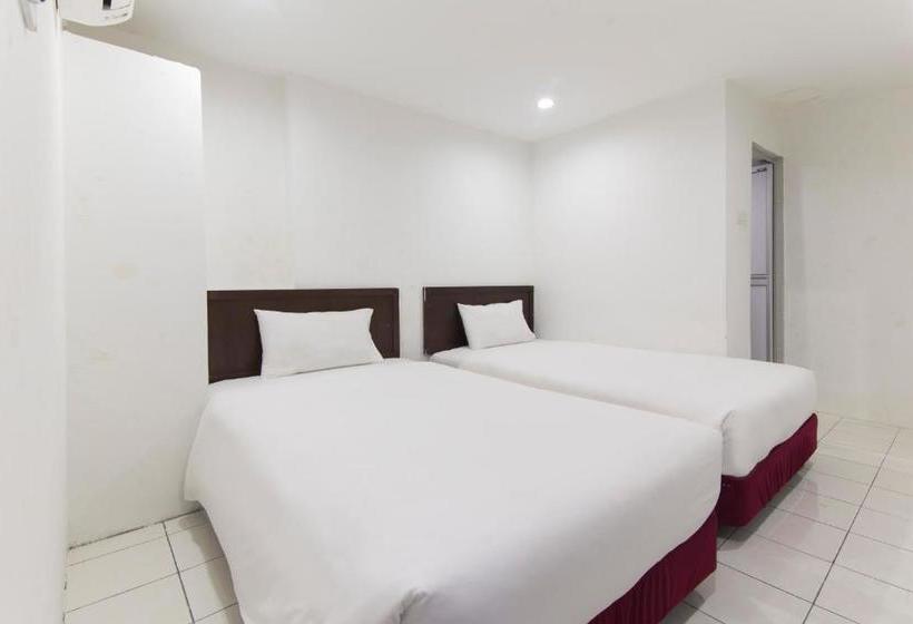 Отель Charlies Boutique