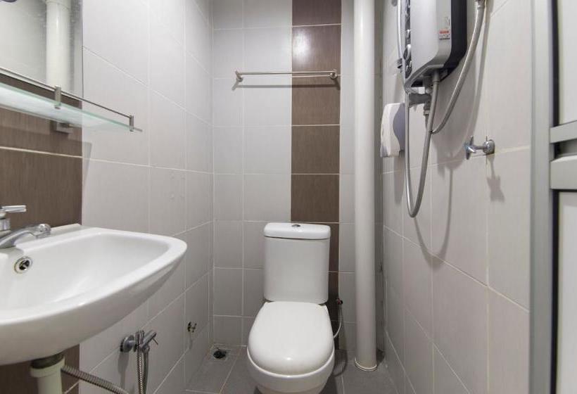 Отель Charlies Boutique