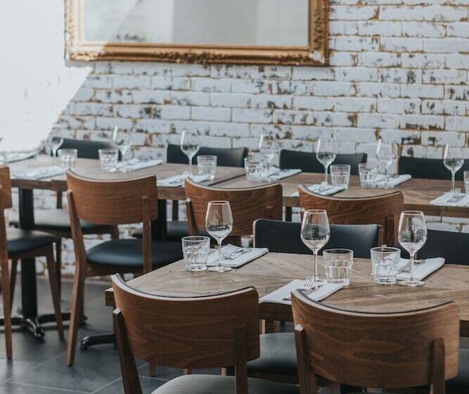 هتل The Ginger Pig