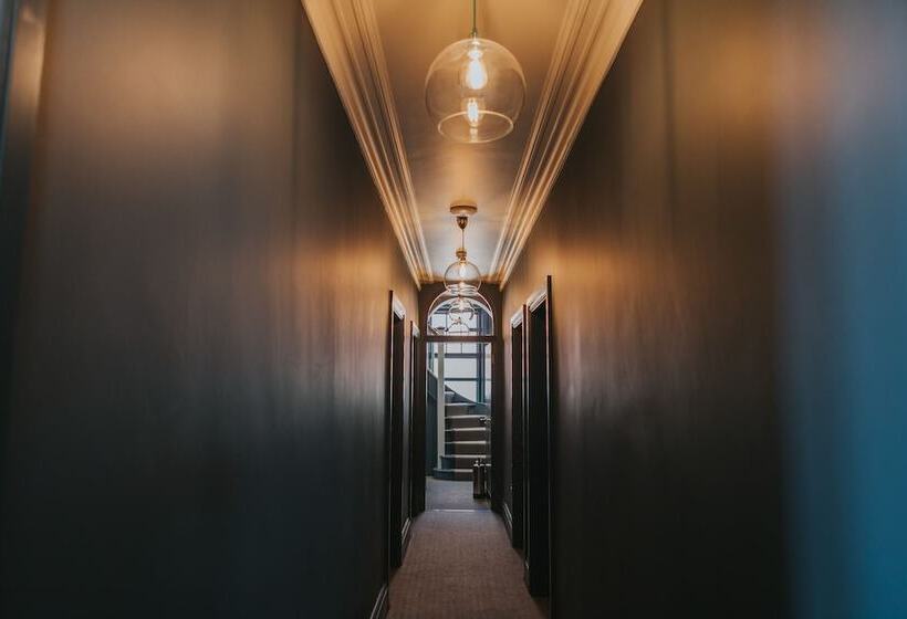 هتل The Ginger Pig