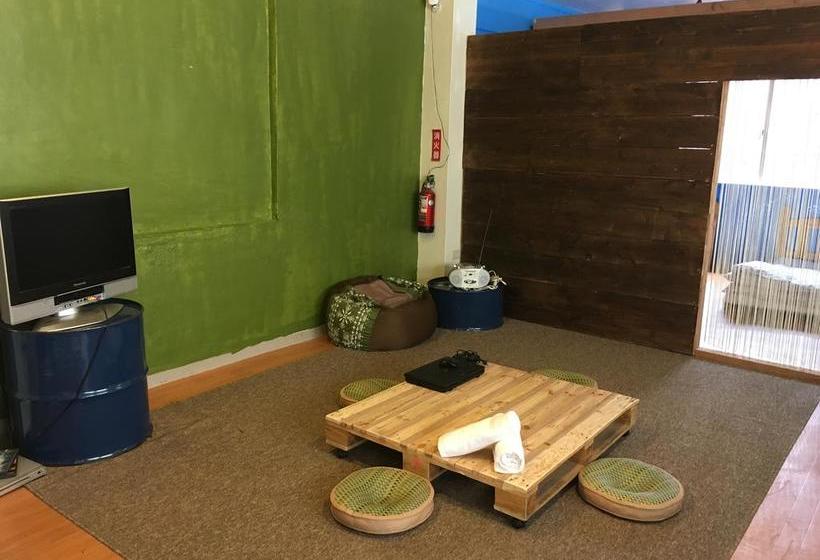 הוסטל Next Tainment Naha