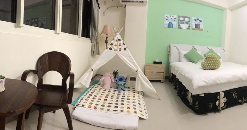 تختخواب و صبحانه Love Fun House