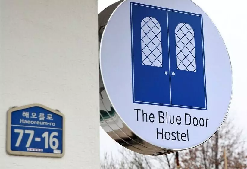 Blue Door Hostel Guesthouse