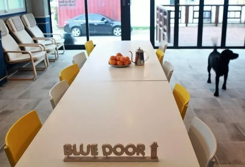 Blue Door Hostel Guesthouse