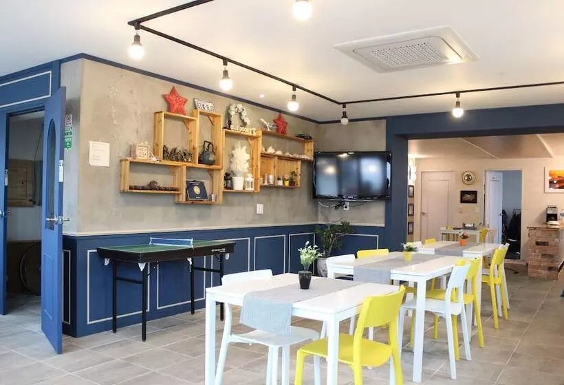 Blue Door Hostel Guesthouse