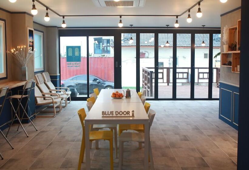 Blue Door Hostel Guesthouse