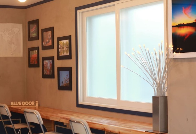 Blue Door Hostel Guesthouse