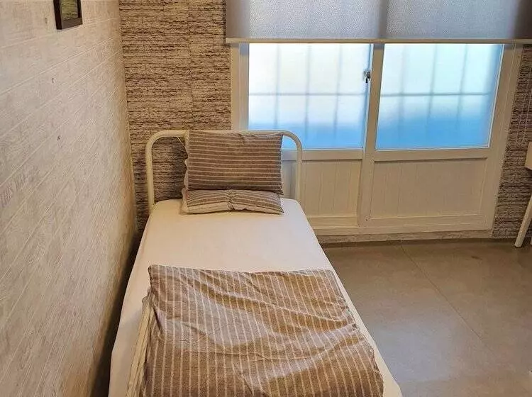 Blue Door Hostel Guesthouse